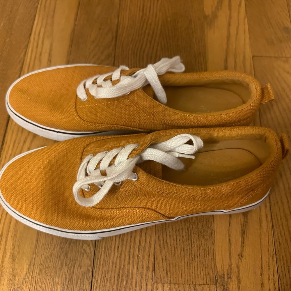 Mustard women’s tie shoes